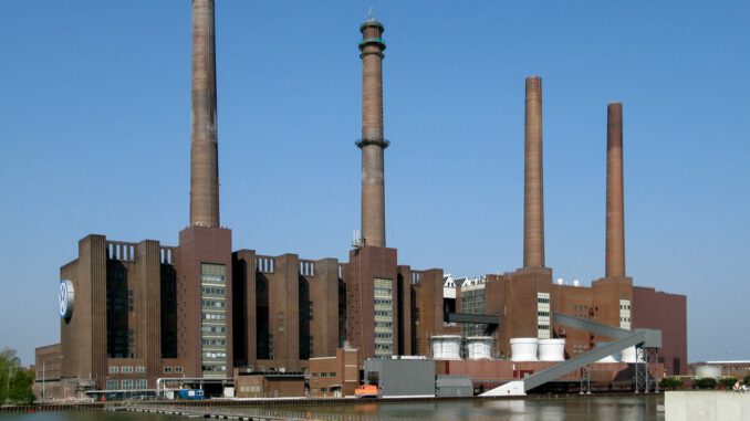 Wolfsburg und Volkswagen bekräftigen Partnerschaft und diskutieren Folgen des Stellenabbaus Wolfsburg und Volkswagen bekräftigen Partnerschaft und diskutieren Folgen des Stellenabbaus